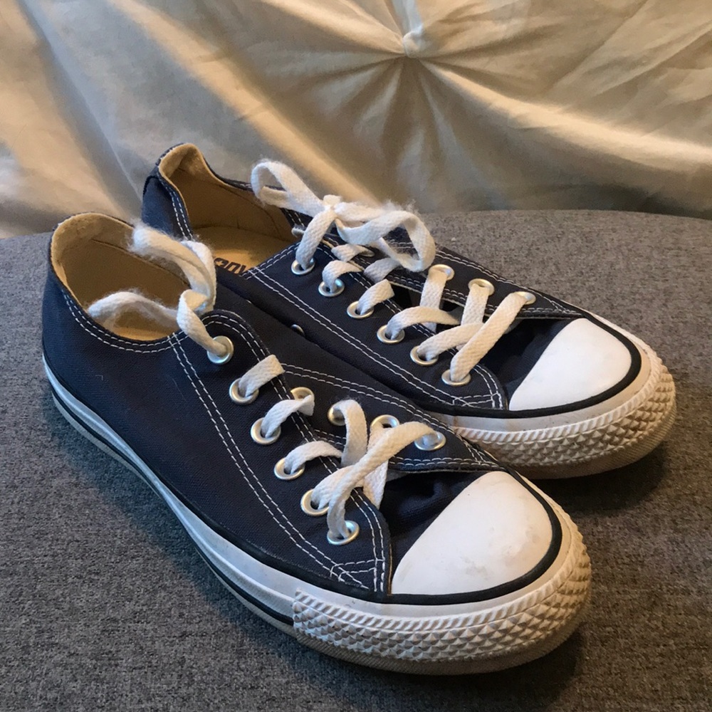 Navy blue converse